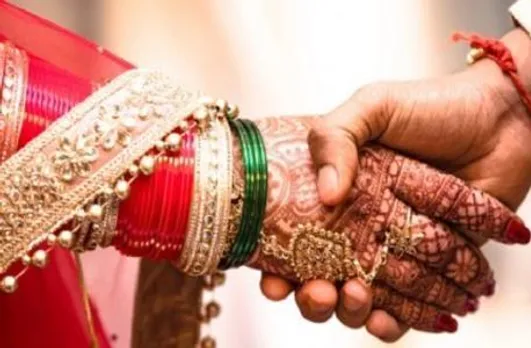 औरत हूं औरत से प्यार करती हूं! साहब... अब करा दो शादी