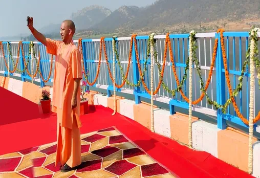 CM Yogi: सीएम ने दिए सभी जिलों में युद्ध स्तर पर सफाई अभियान चलाने के आदेश...