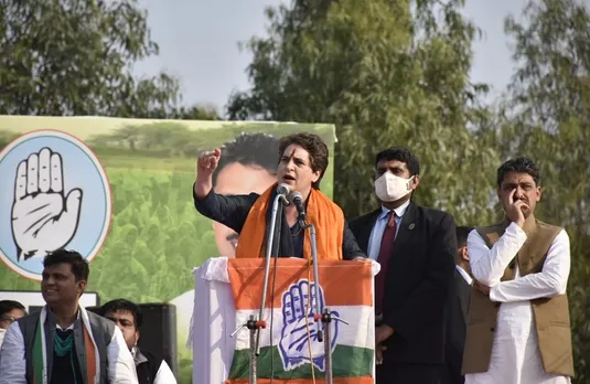 Priyanka Gandhi ने लखनऊ के श्मशान घाट का नया वीडियो किया ट्वीट, बोलीं-'त्रासदी छुपाने की जगह जान बचाने में जुटे योगी सरकार'