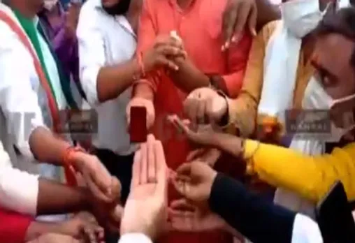 सियासत का शुद्धिकरण! फूलबाग मैदान में गंगाजल छिड़ककर कांग्रेस ने किया शुद्धिकरण