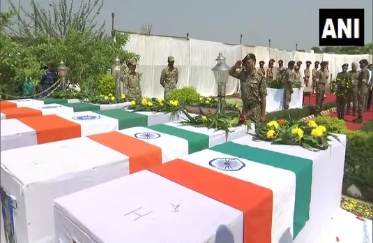 Narayanpur Naxali Hamla: हमले में शहीद जवानों को दिया गया गार्ड ऑफ ऑनर