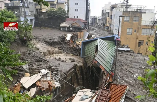 Landslide Live Video: भीषण भूस्खलन के बाद ताश के पत्तों की तरह बहे मकान, 100 से ज्यादा लोग हैं लापता