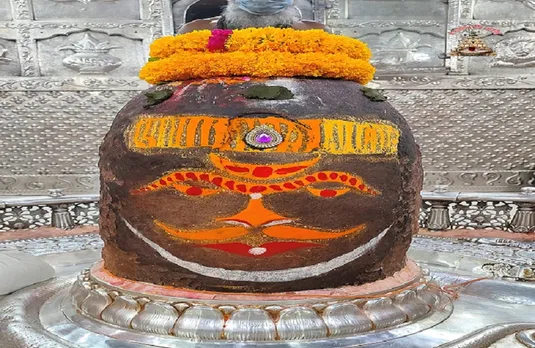 महाकालेश्वर मंदिर में टूटी परंपरा, बाबा महाकाल को अर्पित किए लहसुन, हरी मिर्च, जानें पूरा मामला