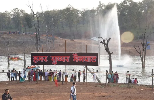 मैनपाट महोत्सव में पर्यटकों का उमड़ा सैलाब, बोटिंग, एडवेंचर स्पोर्ट्स का लुत्फ उठा रहे लोग