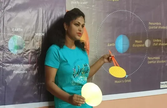 कार्तिक पूर्णिमा- पूरा चन्द्रमा , आधा ग्रहण, पूर्वी अरुणाचल में आंशिक चंद्रग्रहण तो देश के पूर्वी भाग में उपछाया चंद्रग्रहण