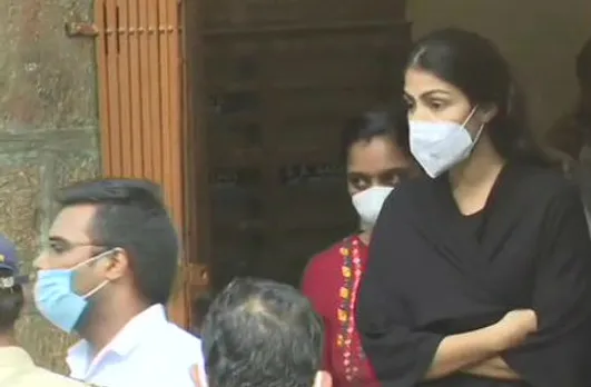 सुशांत सिंह राजपूत केस:  रिया चक्रवर्ती गिरफ्तार, NCB ने ड्रग्स मामले में की गिरफ्तारी