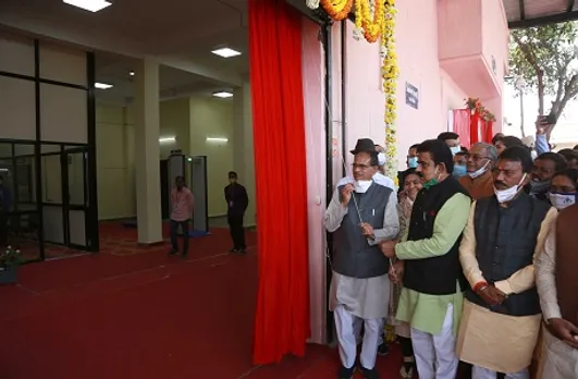 Indore International Cargo Hub : इंदौर में आधुनिक अंतर्राष्ट्रीय कार्गो हब का लोकार्पण, एयरपोर्ट के लिए मिलेगी अतिरिक्त भूमि