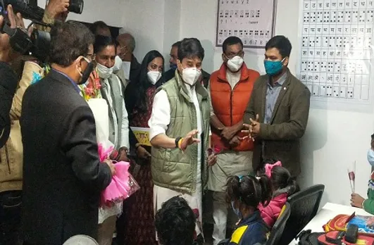 Jyotiraditya Scindia : ज्योतिरादित्य सिंधिया पहुंचे जयारोग्य अस्पताल, टीकाकरण केंद्र की व्यवस्थाओं का लिया जायजा