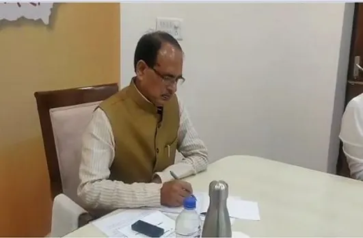 शिवराज सरकार का गरीबों को तोहफा, 68 हजार खातों में 102 करोड़ रुपये जमा