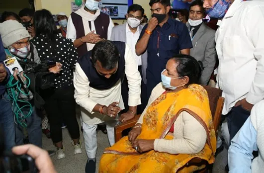 corona vaccine indore : टीकाकरण अभियान की आज से शुरूआत, इंदौर  में चतुर्थ श्रेणी कर्मचारी आशा पवार को लगा पहला टीका