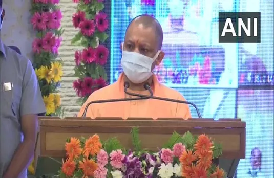 Politics: सीएम योगी ने केजरीवाल पर साधा निशाना, सपा पर भी लगाए गंभीर आरोप..