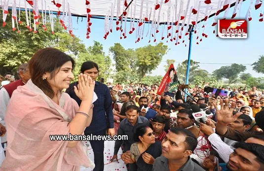 Dimpal Yadav: रेलवे काउंटर पर एनाउंस हुआ 'डिंपल यादव जिंदाबाद' , टीसी सहित कई अफसरों पर कार्रवाई