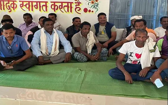 Chhattisgarh News: गोमे मुठभेड़ मामले में ग्रामीणों ने सौंपा ज्ञापन, जांच में सामाजिक कार्यकर्ताओं को किया जाए शामिल