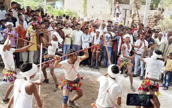 Baredi Dance: ‘मार्शल आर्ट’ से कम नहीं है बुंदेलखंड का बरेदी नृत्य, जानें खासियत