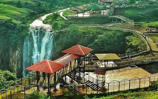 Waterfalls In Indore: प्राकृतिक सुन्दरता से आकर्षित करने वाले ये हैं इंदौर के 6 वॉटरफॉल्स