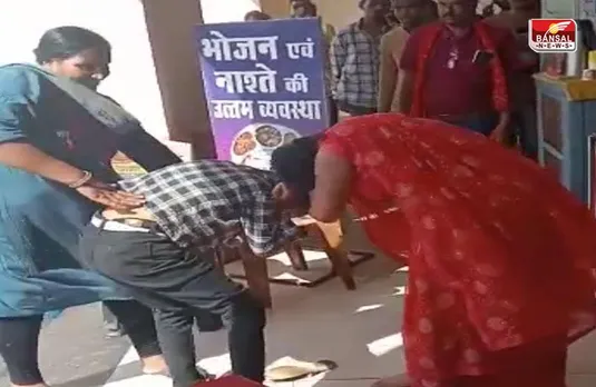 CG Viral Video: इडली का सांभर मांगने पर युवती और महिलाओं में जमकर हुई मारपीट, वीडियो वायरल