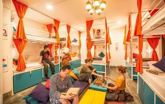 Cheapest Stay In Varanasi: वाराणसी में बैकपैकर्स के पसंदीदा, ये हैं 8 बेहद सस्ते और आरामदायक हॉस्टल