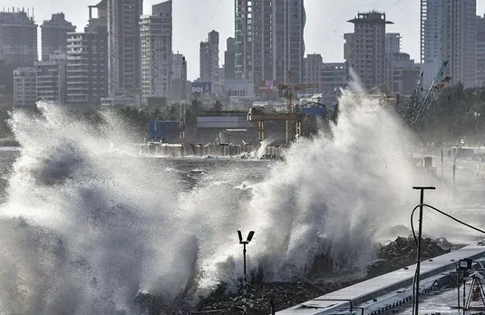Cyclone Biparjoy: बिपरजॉय चक्रवात का असर, पोरबंदर शालीमार एक्सप्रेस सहित ये ट्रेनें 17 जून तक के लिए रद्द