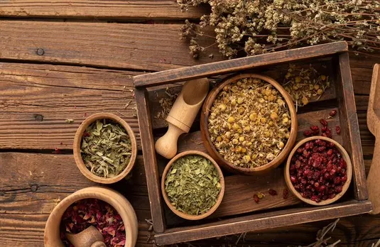 Ayurvedic Herbs to Boost Immunity: मानसून में रहना चाहते है सेहतमंद, ये 5 आयुर्वेदिक जड़ी-बूटियां बढ़ाएगी आपकी इम्यूनिटी