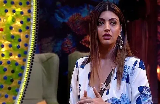 Big Boss OTT 2: टास्क जीतने के लिए किसी को भी कर लेती किस, जानिए बवाल पर आकांक्षा का बयान