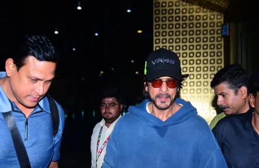 Shah Rukh Khan Health: फेक निकली नाक की सर्जरी की खबर, एयरपोर्ट पर स्वस्थ नजर आए किंग खान