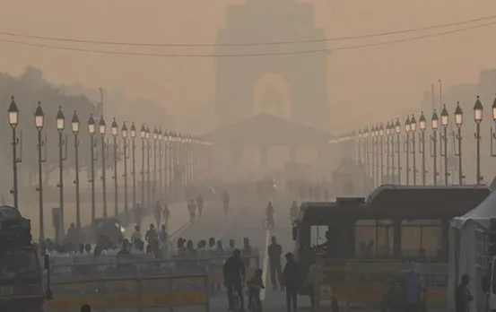Delhi Air Quality: दिवाली से पहले धुंआ-धुआं हुई राजधानी, इन इलाकों में इतनी दर्ज हुई वायु गुणवत्ता