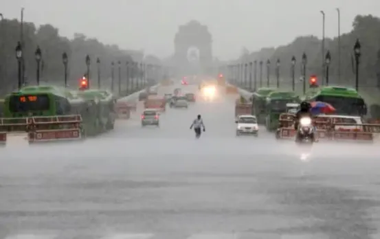 Delhi Monsoon 2024: दिल्ली में बारिश ने 88 साल का रिकॉर्ड तोड़ा, सड़कों पर भरा 4 से 5 फीट पानी, बने बाढ़ जैसे हालात