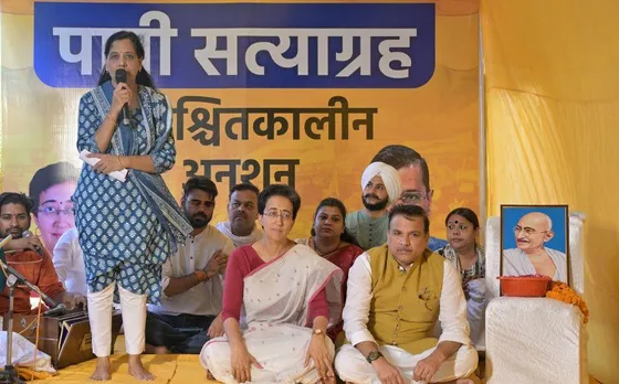 Delhi Water Crisis: दिल्ली और हरियाणा के बीच पानी की लड़ाई जारी, अनिश्चितकालीन भूख हड़ताल बैठीं आतिशी