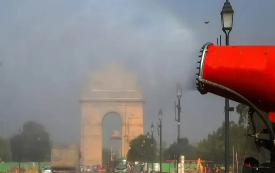 Delhi Weather Update: राजधानी में हल्की धूप खिलने से आसमान हुआ साफ, दमघोंटू धुंध से मिली राहत