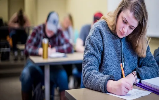 Exam Tips: अगर इंग्लिश के एग्जाम में चाहिए 95% से अधिक मार्क्स, तो अपनाएं ये 3 टिप्स