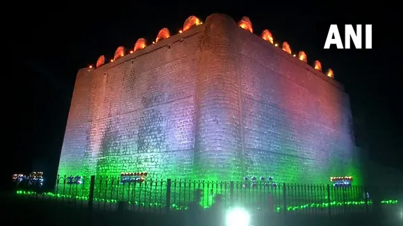 Independence Day 2022: बस तीन दिन का इंतजार, तिरंगे की लाइटों से सज रहे भवन, देखें तस्वीरें