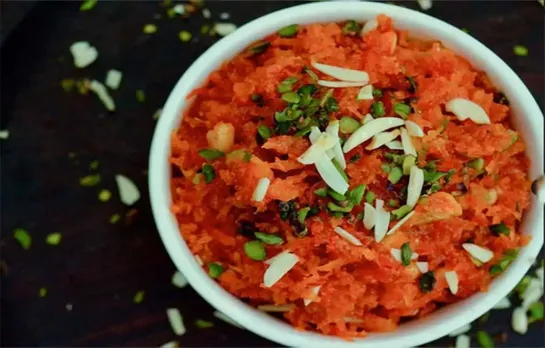 Gajar Ka Halwa Recipe: इस दिवाली घर पर ऐसे बनाएं गाजर का हलवा, जानें पूरी विधि