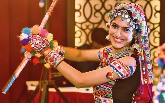 Garba Skin Care: गरबा-डांडिया रात में आप लगाना चाहती है चार चांद, ट्राई करें स्किन से जुड़े खास टिप्स