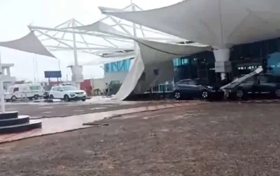 Gujarat Airport: दिल्ली एयरपोर्ट के बाद अब राजकोट में बड़ा हादसा, एयरपोर्ट की कैनोपी टूटी; पैसेंजर एरिया हुई दुर्घटना