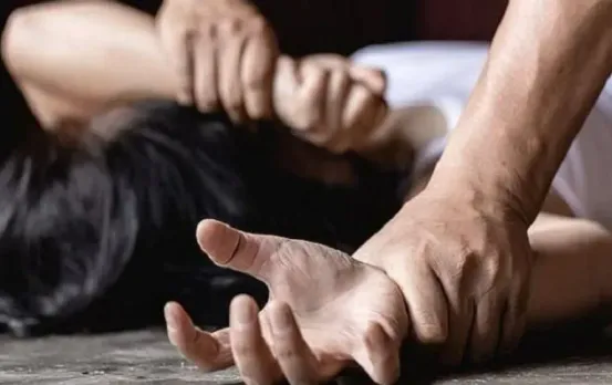 पति से झगड़ा हुआ तो दोस्त के घर पहुंची पत्नी: बंधक बनाकर 15 दिन तक दोस्त ने किया रेप, ऐसे हुआ मामले का खुलासा
