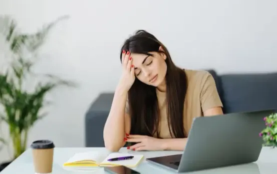 Health Tips: अगर आप भी है रोजाना की कमजोरी और थकान से परेशान, तो हर दिन खाएं ये 3 विटामिन