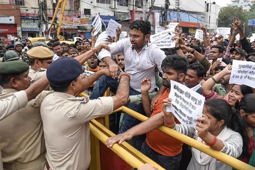 No Domicile Policy: स्कूली शिक्षक भर्ती मामले में पटना में युवाओं का विशाल प्रदर्शन