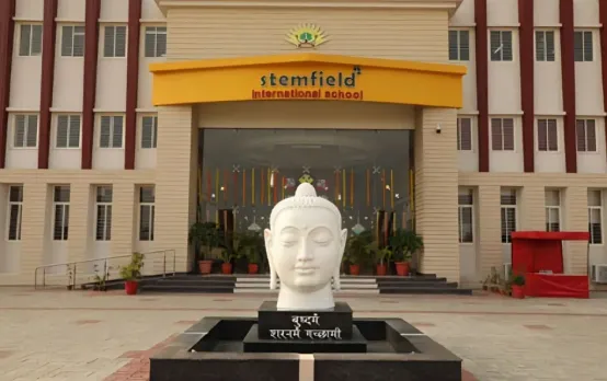 सबूतों के साथ छेड़छाड़: जबलपुर में संडे को स्कूल खोलकर मैनेजमेंट जमा करा रहा था महंगी किताबें, रेड पड़ते ही उड़े होश