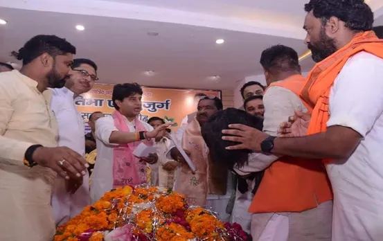 Gwalior News: केंद्रीय मंत्री ज्योतिरादित्य सिंधिया को मिला अनोखा तोहफा, गिफ्ट देख दंग रह गए सिंधिया