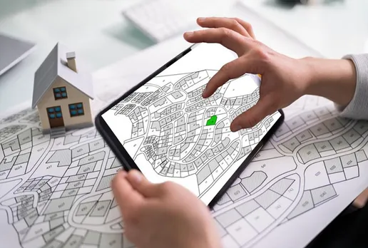 Land Purchase Website: प्रॉपर्टी खरीदने में धोखाधड़ी से बचाएगी ये वेबसाइट, मिलेगी जमीन से जुड़ी हर छोटी-बड़ी जानकारी