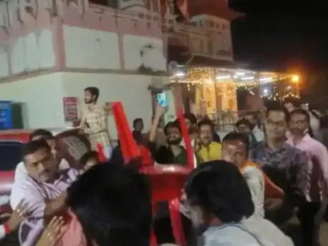 टीकमगढ़ में टीवी डिबेट शो में भिड़े BJP और कांग्रेसी: दोनों पक्षों में जमकर चली कुर्सियां, पुलिस ने कराया मामला शांत