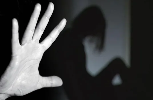 MP Bhopal News: 62 वर्षीय पड़ोसी ने नाबालिग से किया निंदनीय कृत्य, बच्ची प्रेंगनेंट, पेट में दर्द होने पर खुलासा