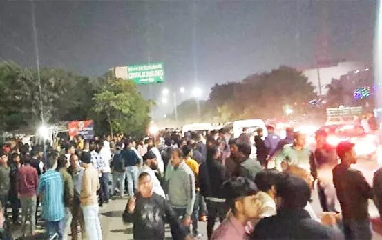 MP Elections 2023: इंदौर में BJP-कांग्रेस कार्यकर्ता भिड़े, पुलिस ने दागे आंसू गैस के गोले