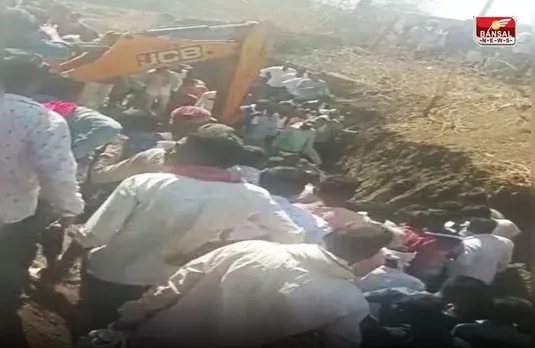 घर के लिए मिट्टी लेने गई महिला की खदान धंसकने से मौत, बच्चे को किया रेफर