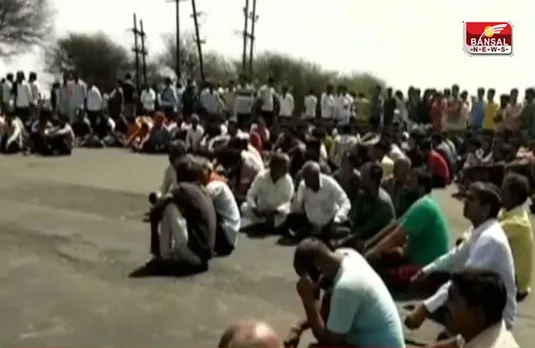 MP Ratlam News: युवक की हत्या से गुस्साए परिजनों ने जाम किया हाईवे