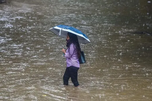 Weather Update: मुंबई में एक दिन की राहत के बाद फिर से बारिश शुरु, यातायात रहा प्रभावित
