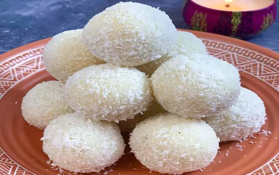 Nariyal Ke Laddu: दिवाली में बनाए झटपट नारियल के लड्डू, यहां है बनाने की आसान विधि