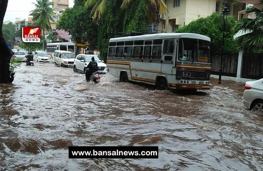 Goa Heavy Rain: मूसलाधार बारिश से बनी बाढ़ की स्थिति, कई दुकानों में घुसा पानी