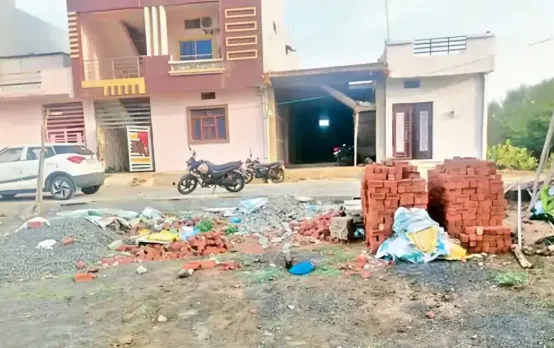 गरीबों के हक पर डाका: बेघरों को मिलना था PM आवास का लाभ, इन अमीर नेताओं ने ले लिए मजे