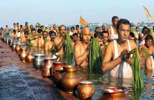 Pitru Paksha 2023: शुरू होने वाले हैं पितृपक्ष, क्या है पितरों को जल देने का सही समय और तरीका